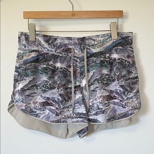 Lululemon choose a side shorts, reversible 3”